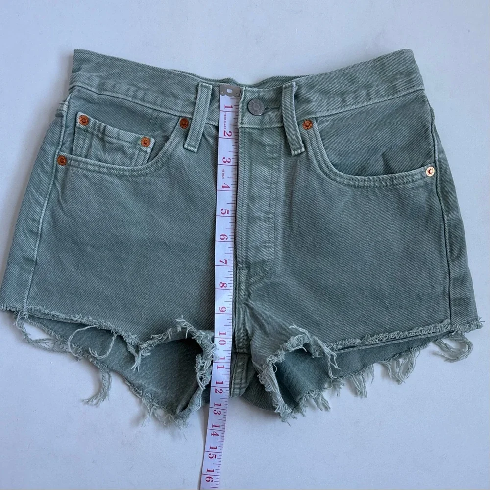 Levi’s Dusty Lily Pad Raw Hem Buttonfly Denim Jean Shorts Olive Green Size 27